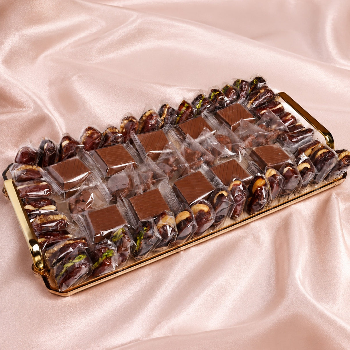 Eid Luxury Tray Gift – Stuffed Dates & Nut Clusters 1KG